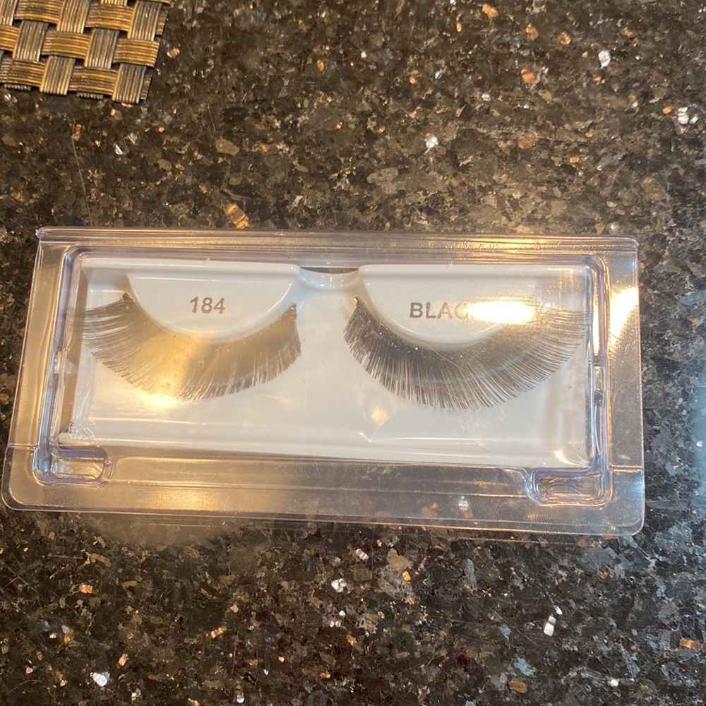 False Eyelashes - Picture 3 of 4